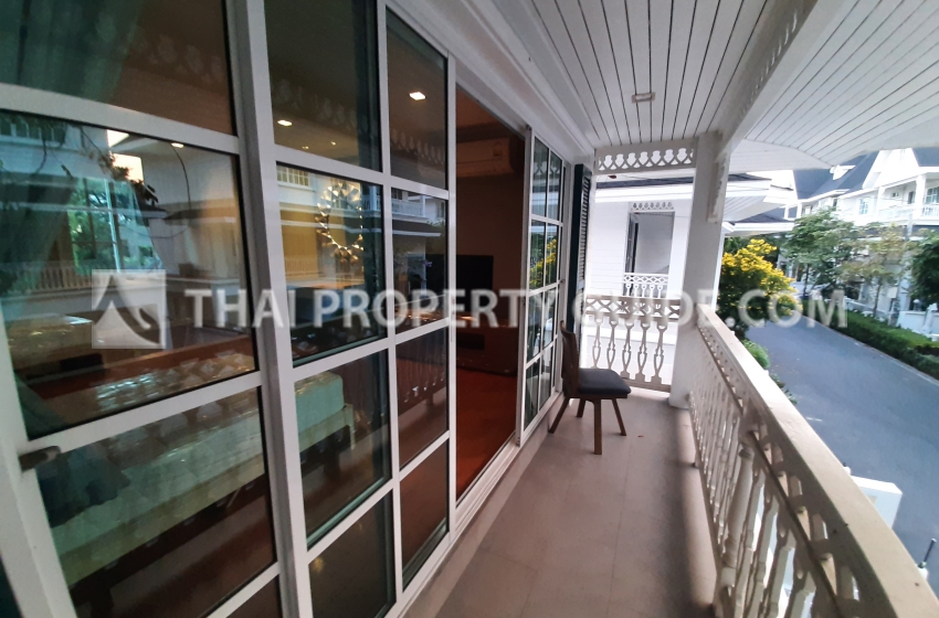 House with Shared Pool in Sukhumvit 